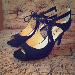 Caged tie-up heels